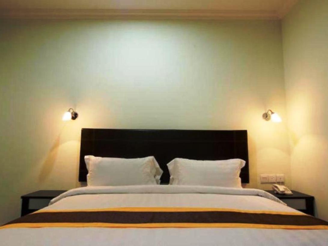 Han Palace Hotel Semporna Bagian luar foto